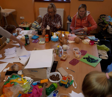 Dvoreček 2.10.2018 - Vyrábíme na drakiádu