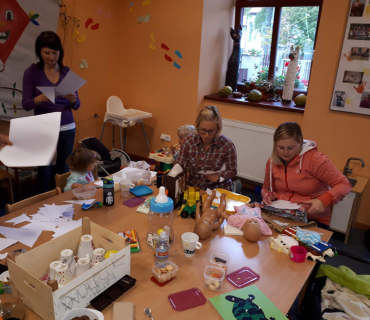 Dvoreček 2.10.2018 - Vyrábíme na drakiádu