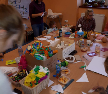 Dvoreček 2.10.2018 - Vyrábíme na drakiádu