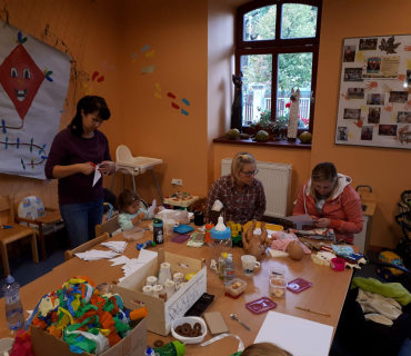 Dvoreček 2.10.2018 - Vyrábíme na drakiádu