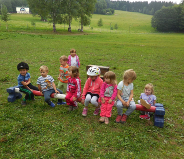 Dvoreček - koníci Deštné 5.6.2018