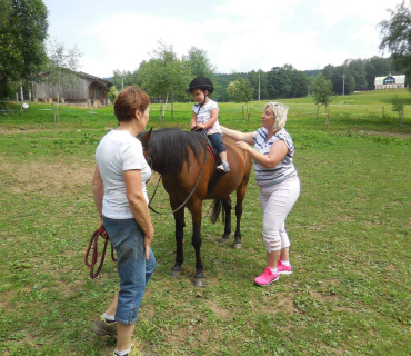 Dvoreček - koníci Deštné 5.6.2018