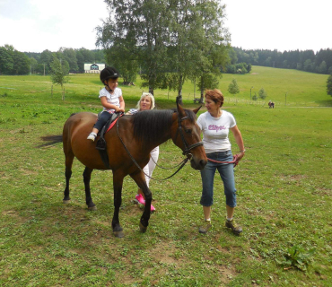 Dvoreček - koníci Deštné 5.6.2018