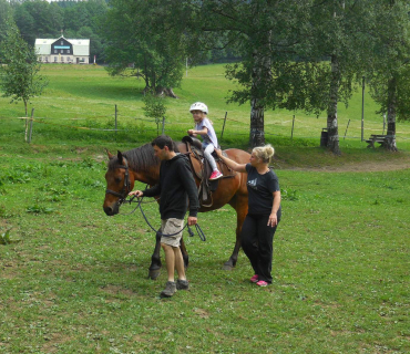 Dvoreček - koníci Deštné 5.6.2018