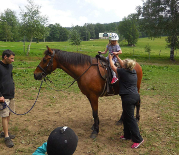 Dvoreček - koníci Deštné 5.6.2018