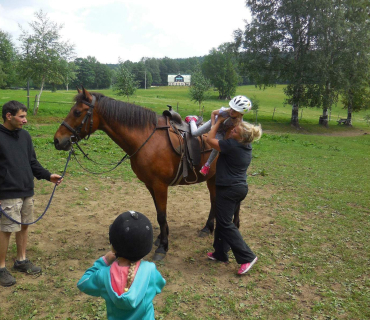 Dvoreček - koníci Deštné 5.6.2018