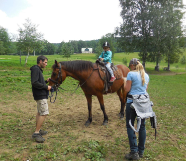 Dvoreček - koníci Deštné 5.6.2018