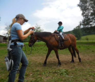 Dvoreček - koníci Deštné 5.6.2018