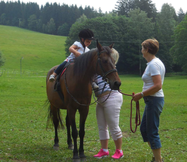 Dvoreček - koníci Deštné 5.6.2018