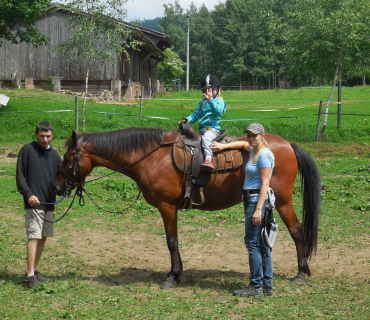 Dvoreček - koníci Deštné 5.6.2018