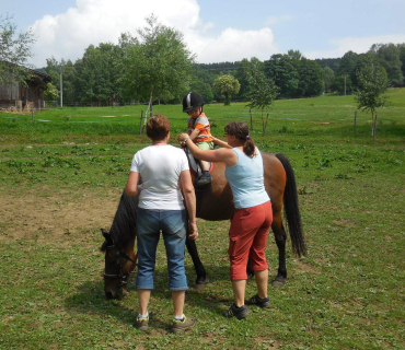 Dvoreček - koníci Deštné 5.6.2018