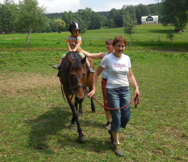 Dvoreček - koníci Deštné 5.6.2018