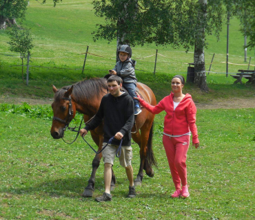 Dvoreček - koníci Deštné 5.6.2018