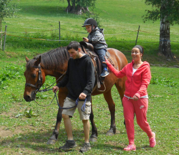 Dvoreček - koníci Deštné 5.6.2018