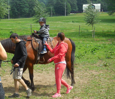 Dvoreček - koníci Deštné 5.6.2018