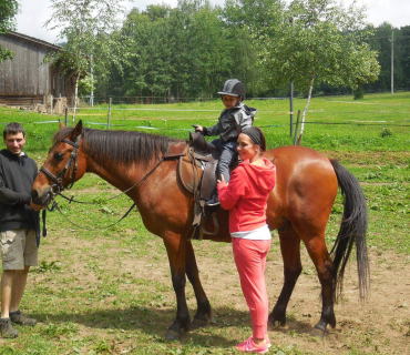 Dvoreček - koníci Deštné 5.6.2018