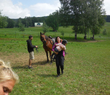 Dvoreček - koníci Deštné 5.6.2018