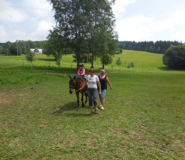 Dvoreček - koníci Deštné 5.6.2018