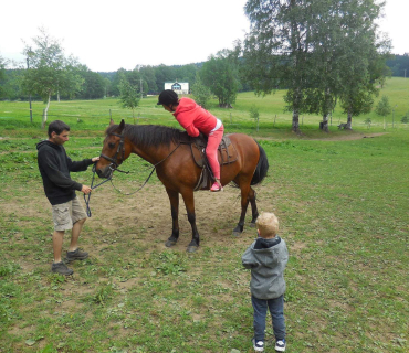 Dvoreček - koníci Deštné 5.6.2018