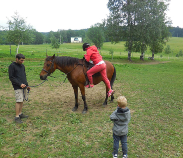 Dvoreček - koníci Deštné 5.6.2018