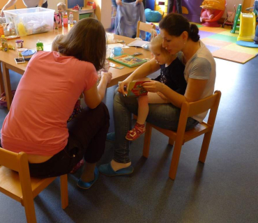 Dvoreček 27.3. barvení vajíček