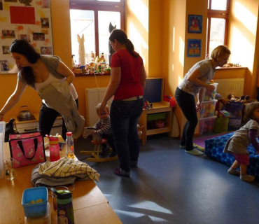 Dvoreček 27.3. barvení vajíček