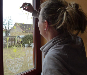 Dvoreček 12.3.2018 tvoření korunek na karneval