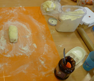 Dvoreček 13.2.2018 Pečení koláčků