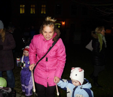 Dvoreček 29.11.2017 průvod světýlek