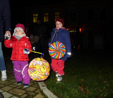 Dvoreček 29.11.2017 průvod světýlek