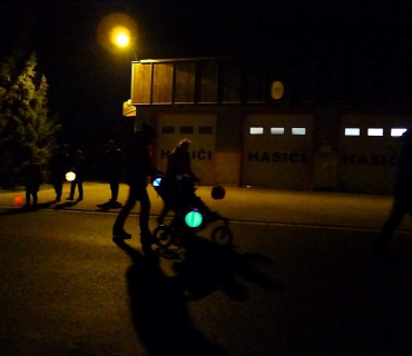 Dvoreček 29.11.2017 průvod světýlek