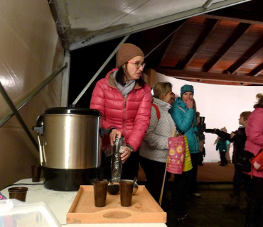 Dvoreček 29.11.2017 průvod světýlek