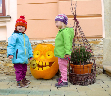Dvoreček 31.10.2017 tvoření věnců a dýně