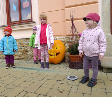 Dvoreček 31.10.2017 tvoření věnců a dýně