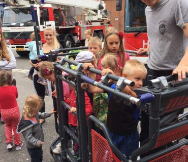 Dvoreček 21.8. Návštěva hasičů HK