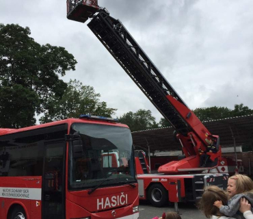 Dvoreček 21.8. Návštěva hasičů HK