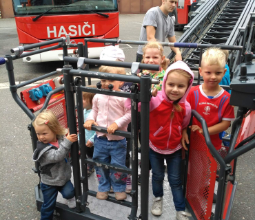 Dvoreček 21.8. Návštěva hasičů HK