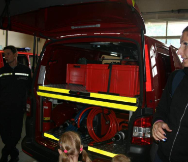 Dvoreček 21.8. Návštěva hasičů HK