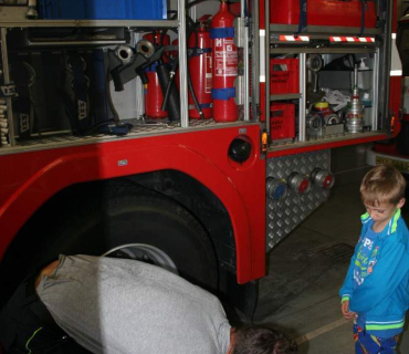 Dvoreček 21.8. Návštěva hasičů HK