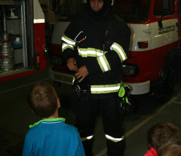 Dvoreček 21.8. Návštěva hasičů HK
