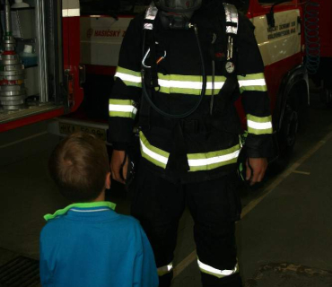 Dvoreček 21.8. Návštěva hasičů HK