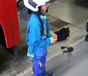 Dvoreček 21.8. Návštěva hasičů HK