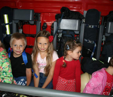 Dvoreček 21.8. Návštěva hasičů HK