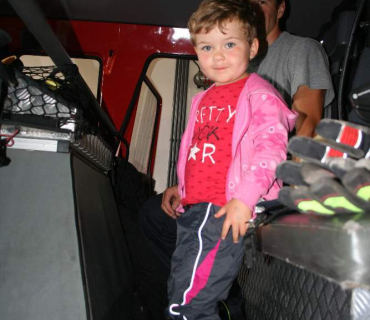 Dvoreček 21.8. Návštěva hasičů HK