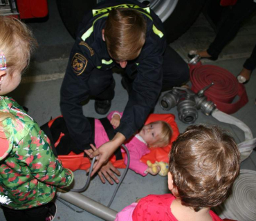 Dvoreček 21.8. Návštěva hasičů HK