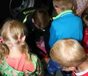 Dvoreček 21.8. Návštěva hasičů HK