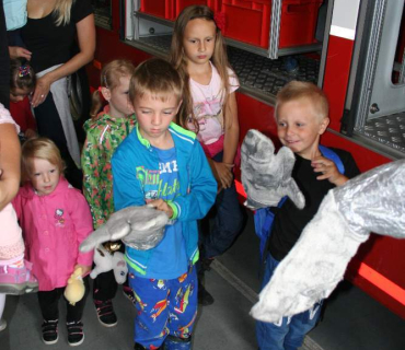 Dvoreček 21.8. Návštěva hasičů HK