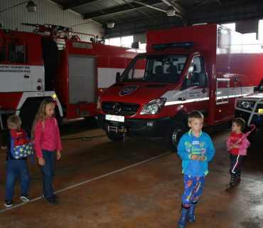 Dvoreček 21.8. Návštěva hasičů HK