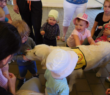 Dvoreček 6.6. 2017 - Návštěva canisterapeutického pejska