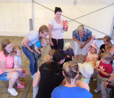 Dvoreček 6.6. 2017 - Návštěva canisterapeutického pejska